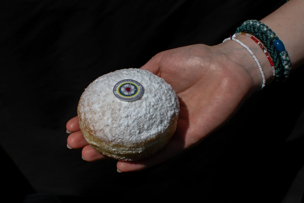 Berliner mit Lutherrose